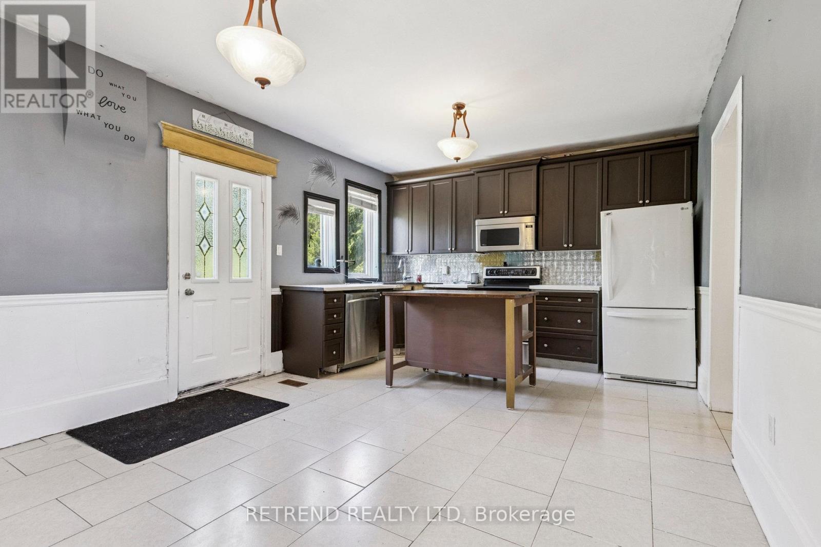 Photo 16 of 219 Erie Avenue, Brantford ON