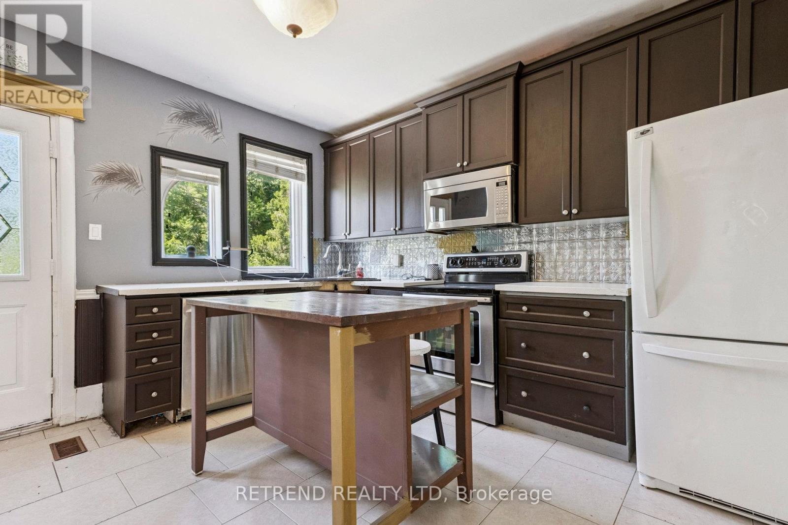 Photo 17 of 219 Erie Avenue, Brantford ON