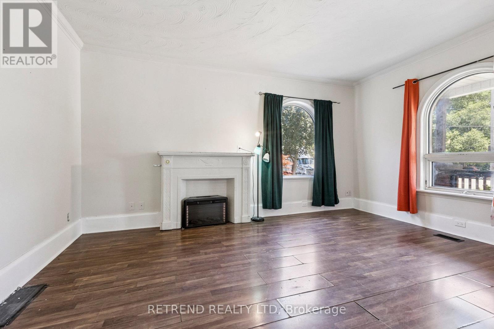 Photo 18 of 219 Erie Avenue, Brantford ON