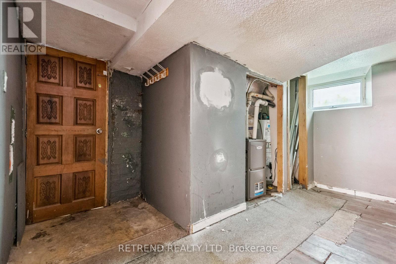 Photo 19 of 219 Erie Avenue, Brantford ON