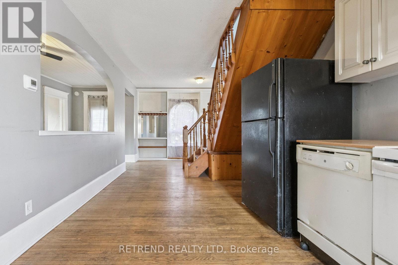 Photo 20 of 219 Erie Avenue, Brantford ON