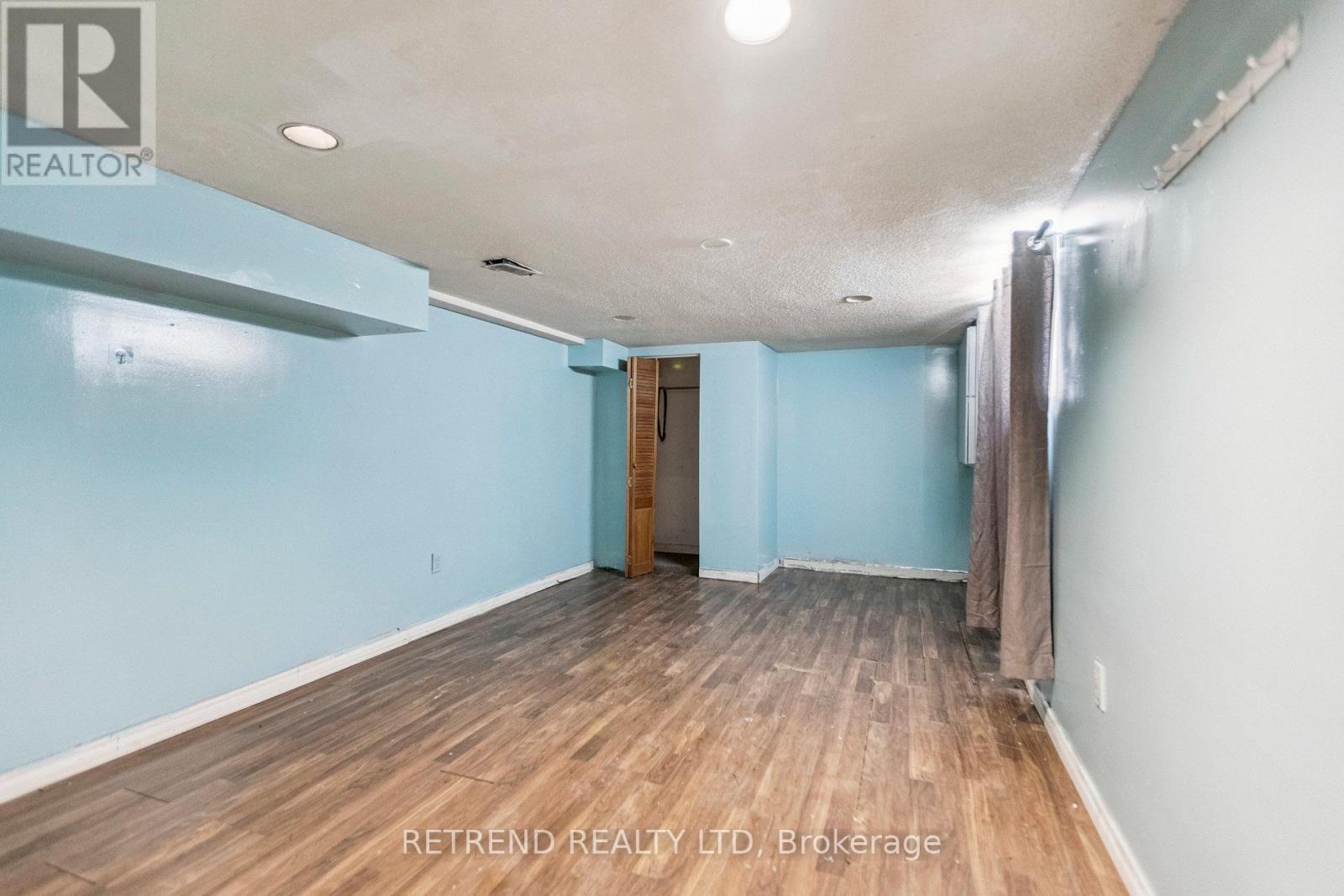 Photo 21 of 219 Erie Avenue, Brantford ON