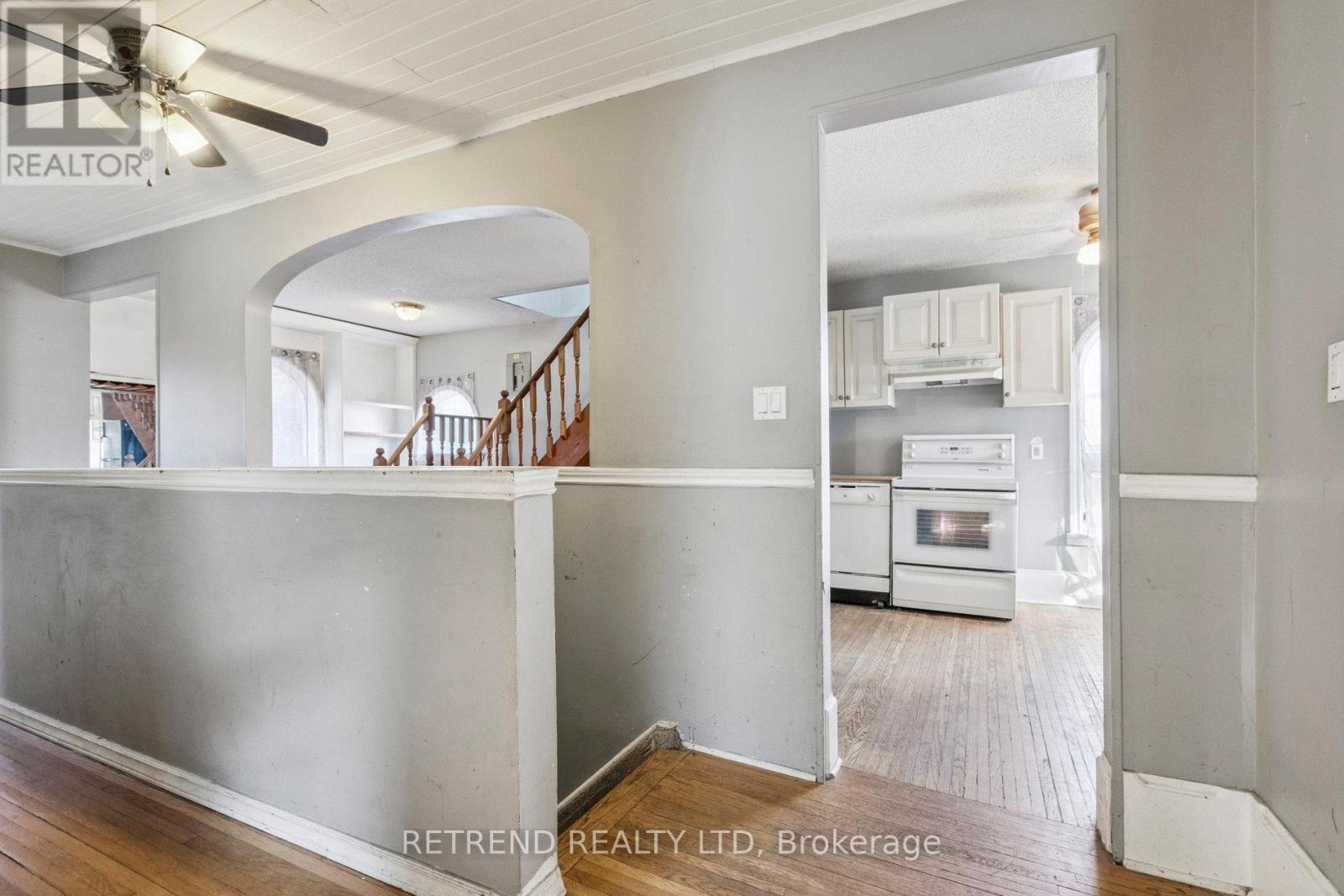 Photo 22 of 219 Erie Avenue, Brantford ON