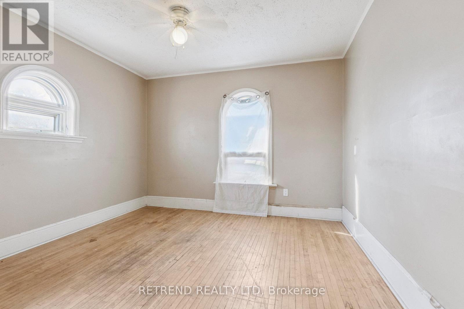 Photo 34 of 219 Erie Avenue, Brantford ON