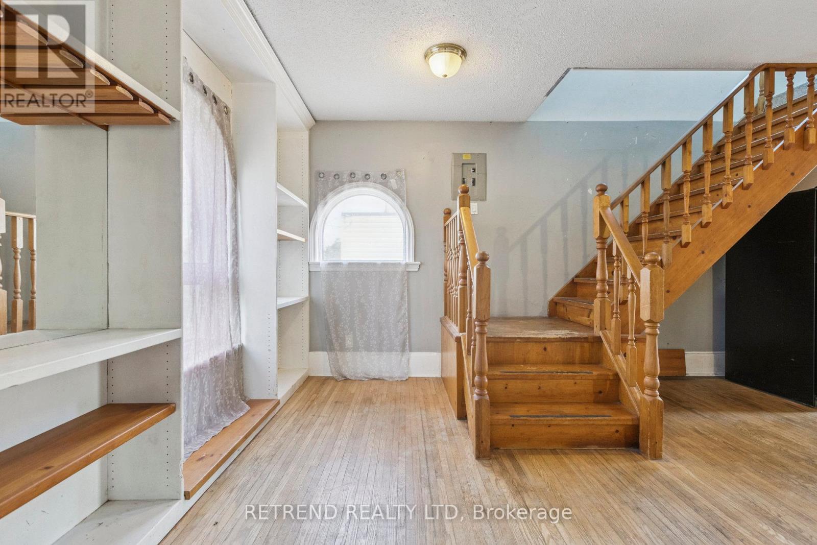 Photo 35 of 219 Erie Avenue, Brantford ON