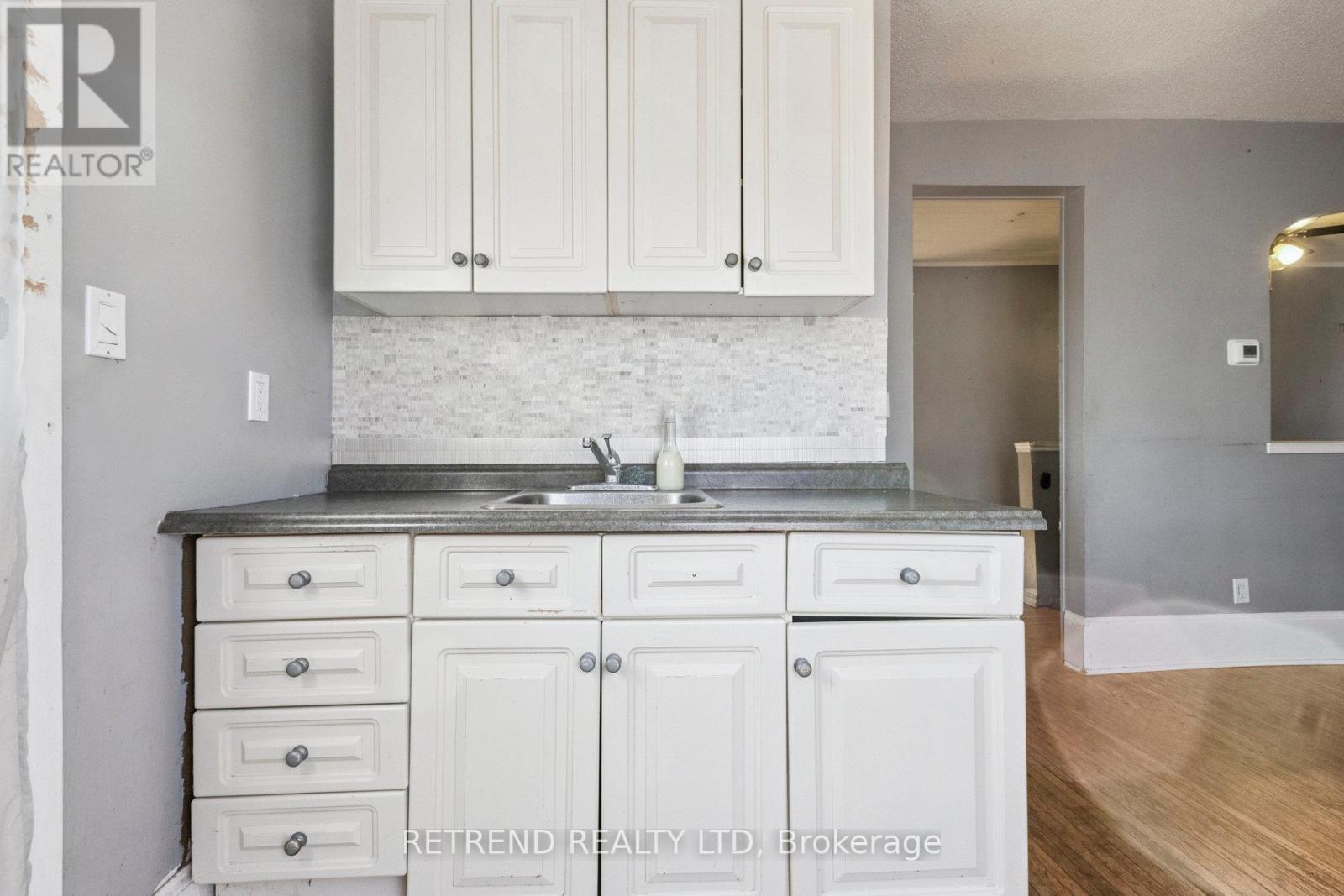 Photo 36 of 219 Erie Avenue, Brantford ON