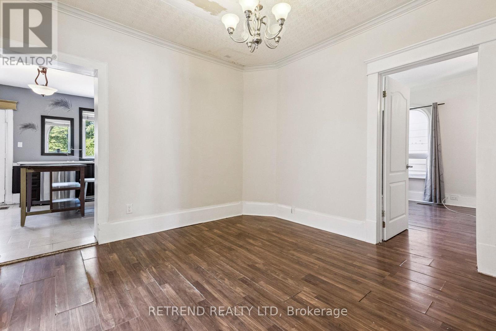 Photo 37 of 219 Erie Avenue, Brantford ON