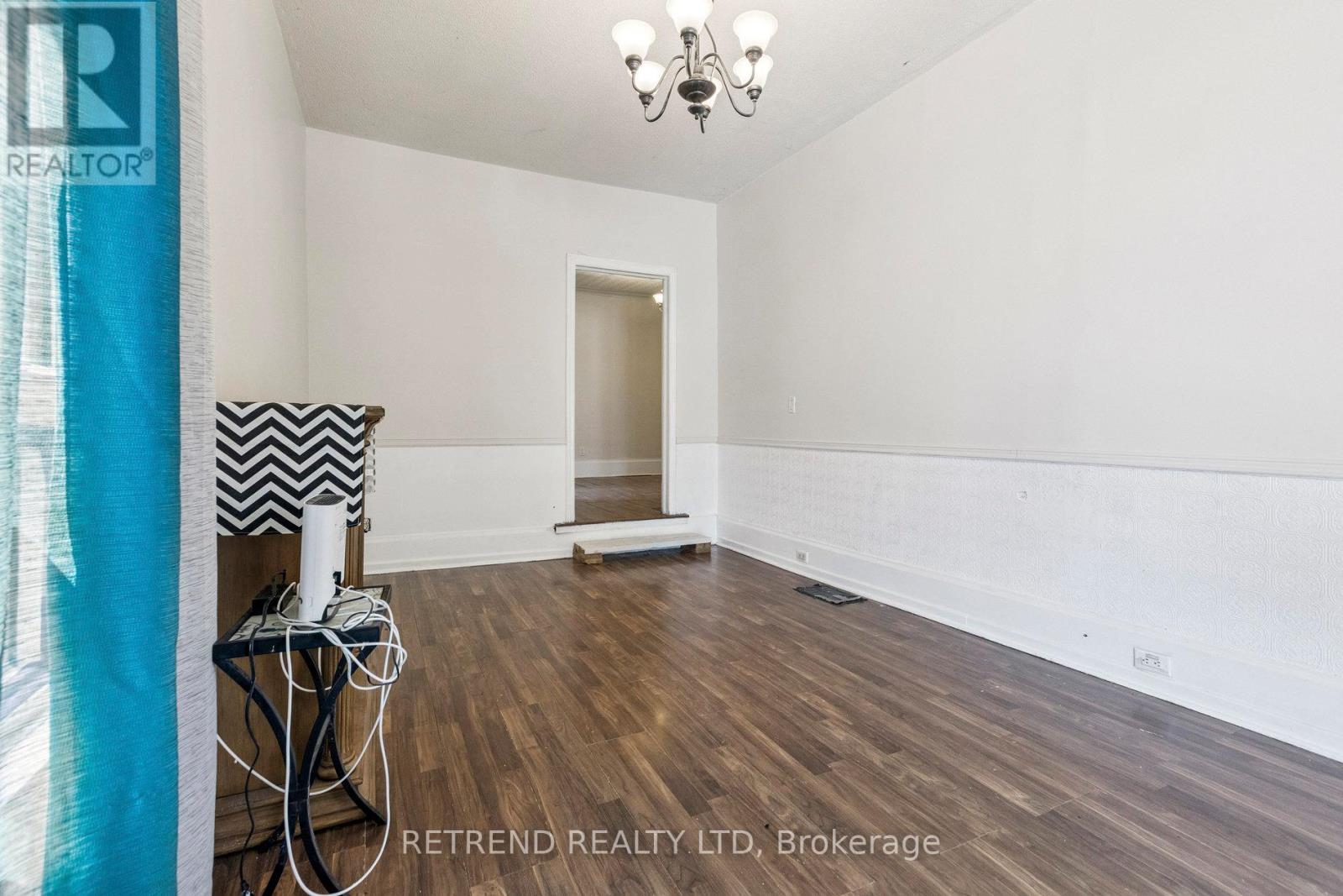 Photo 39 of 219 Erie Avenue, Brantford ON