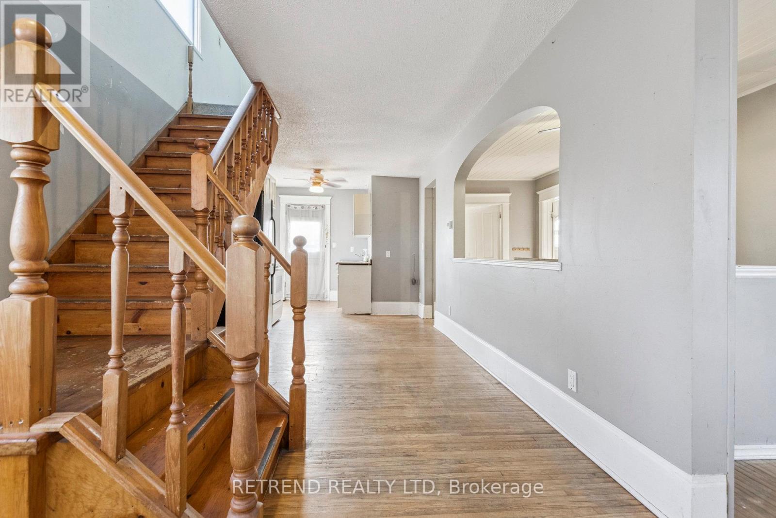 Photo 4 of 219 Erie Avenue, Brantford ON