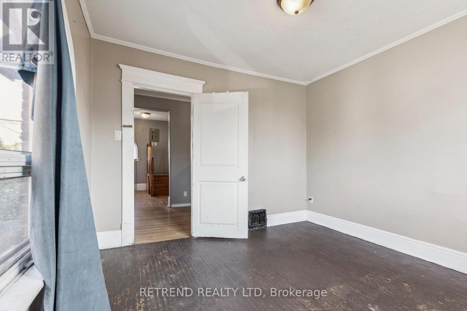 Photo 40 of 219 Erie Avenue, Brantford ON