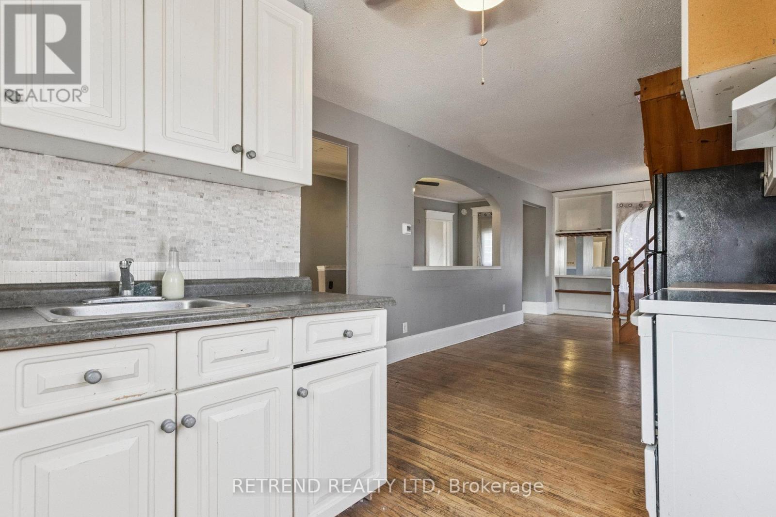 Photo 5 of 219 Erie Avenue, Brantford ON