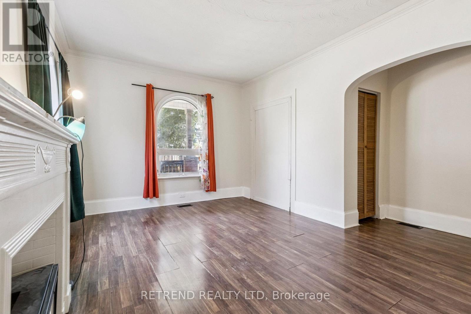 Photo 7 of 219 Erie Avenue, Brantford ON