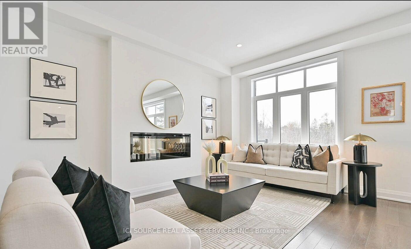 Photo 9 of 64 Duncombe Lane, Richmond Hill ON