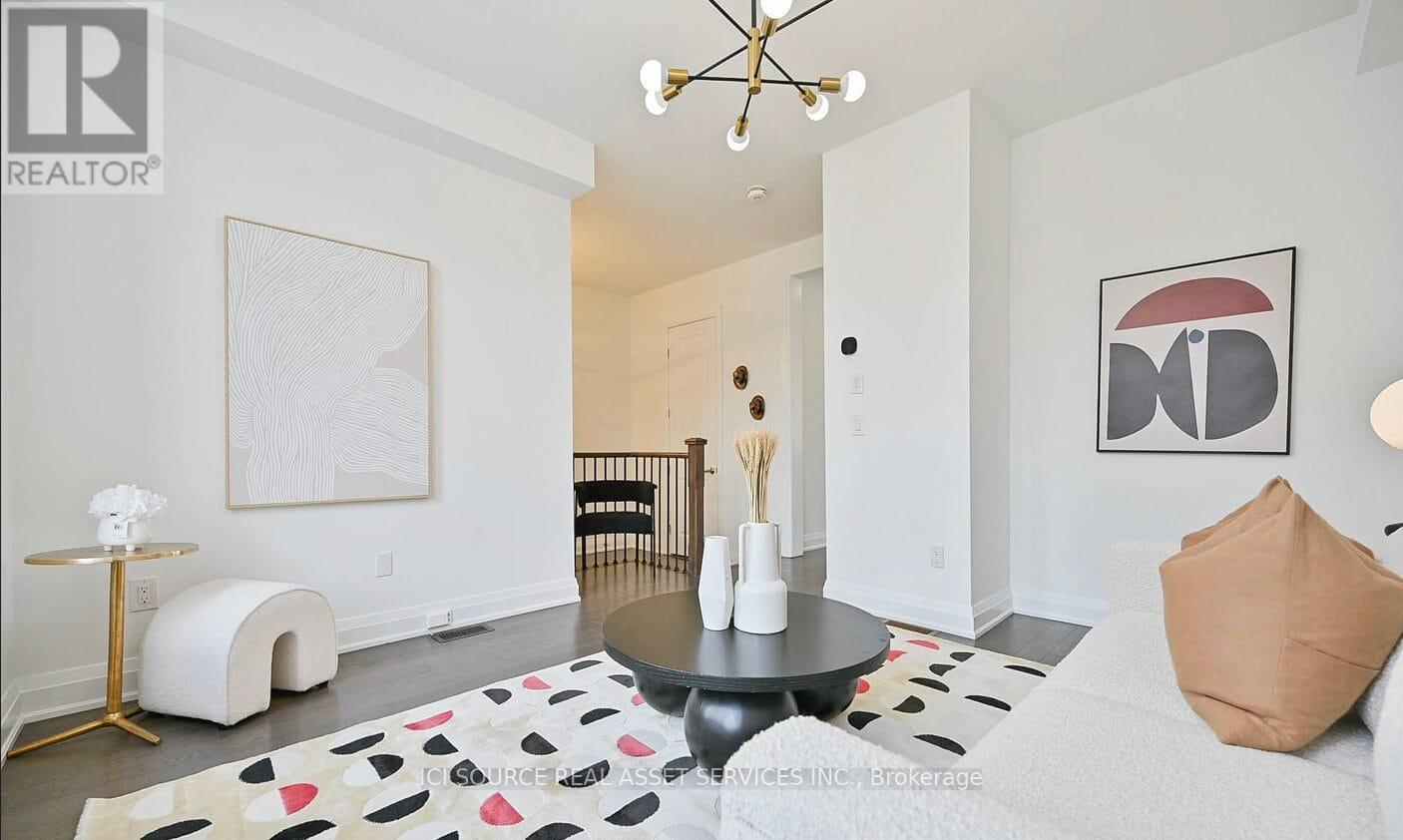 Photo 1 of 64 Duncombe Lane, Richmond Hill ON