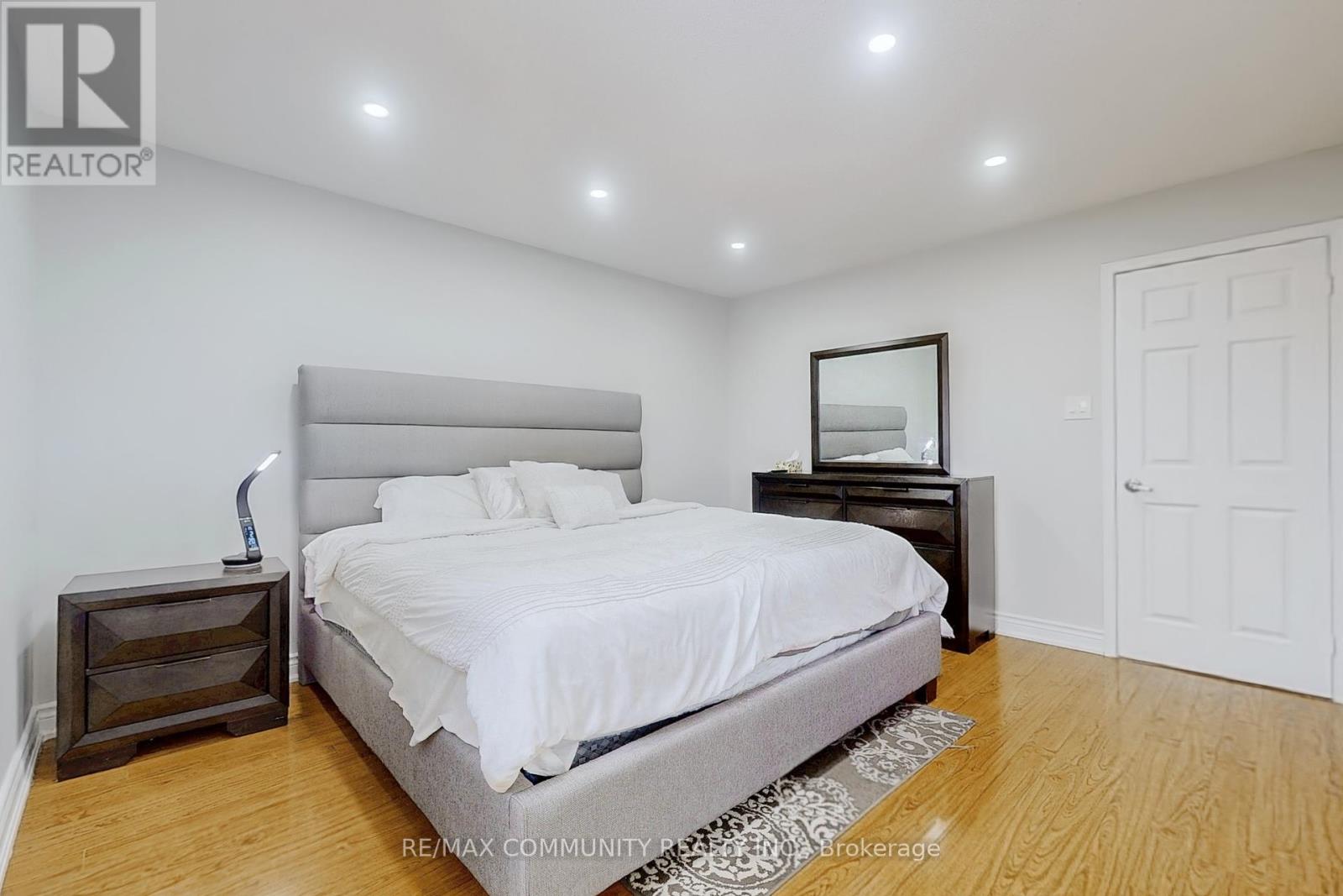 Photo 33 of 65 Creditstone Road, Brampton ON