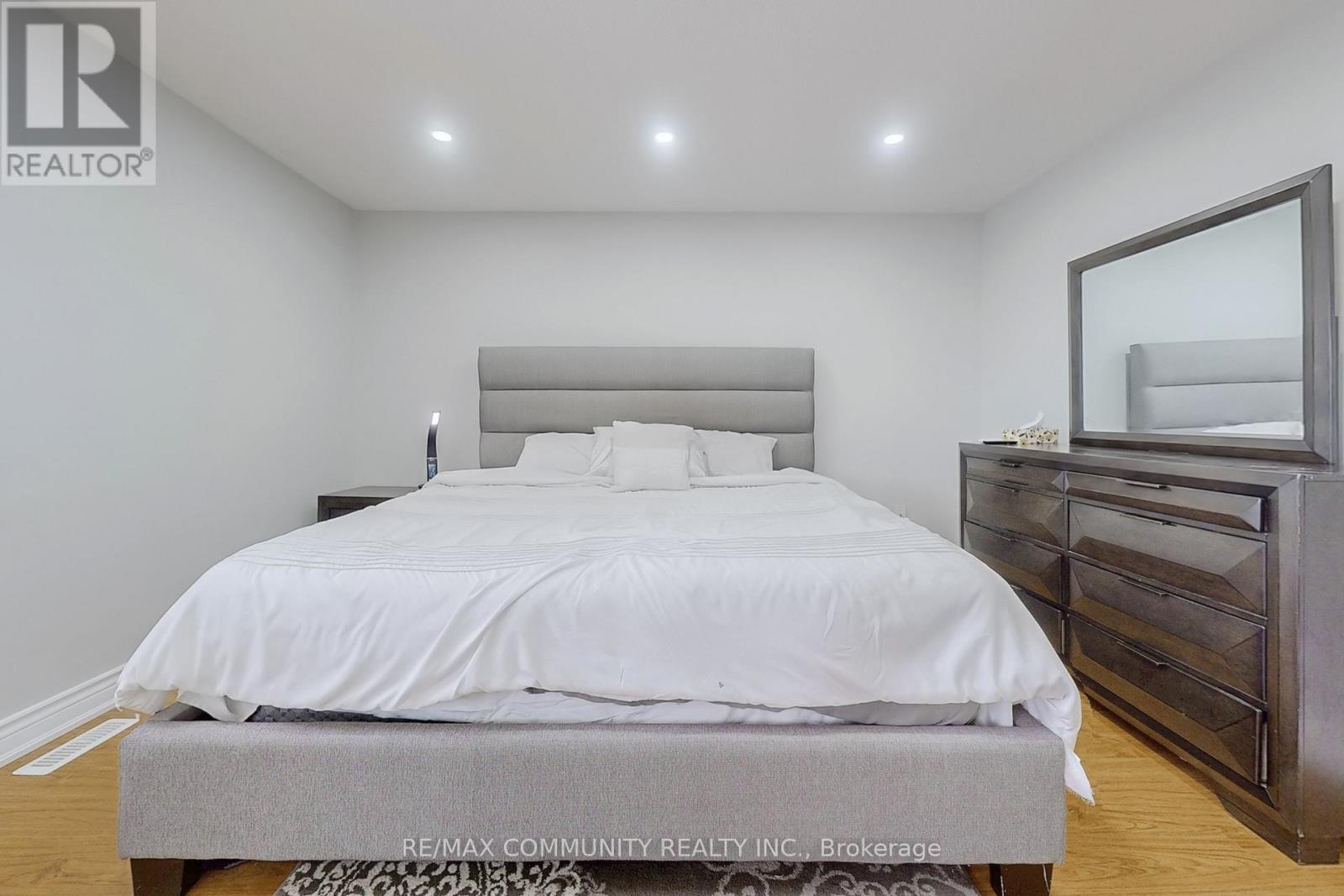 Photo 40 of 65 Creditstone Road, Brampton ON