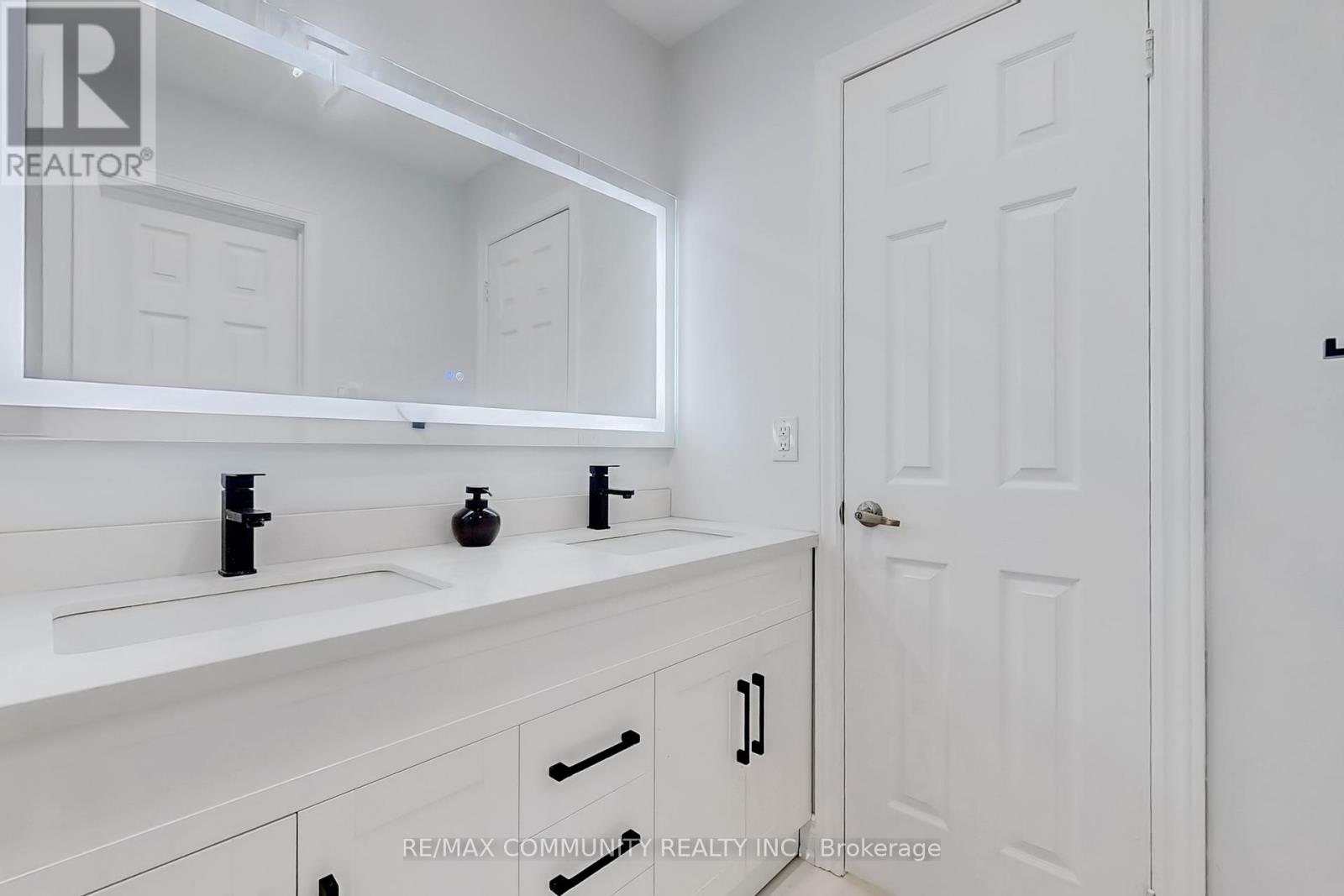 Photo 38 of 65 Creditstone Road, Brampton ON
