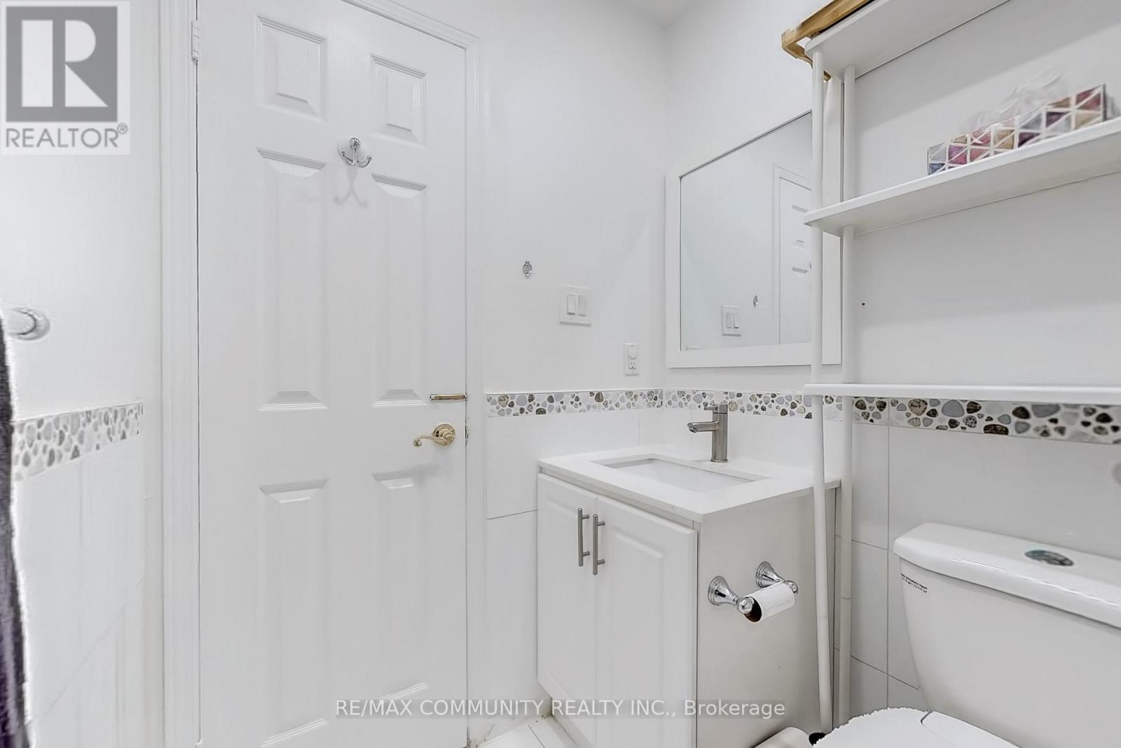 Photo 2 of 65 Creditstone Road, Brampton ON