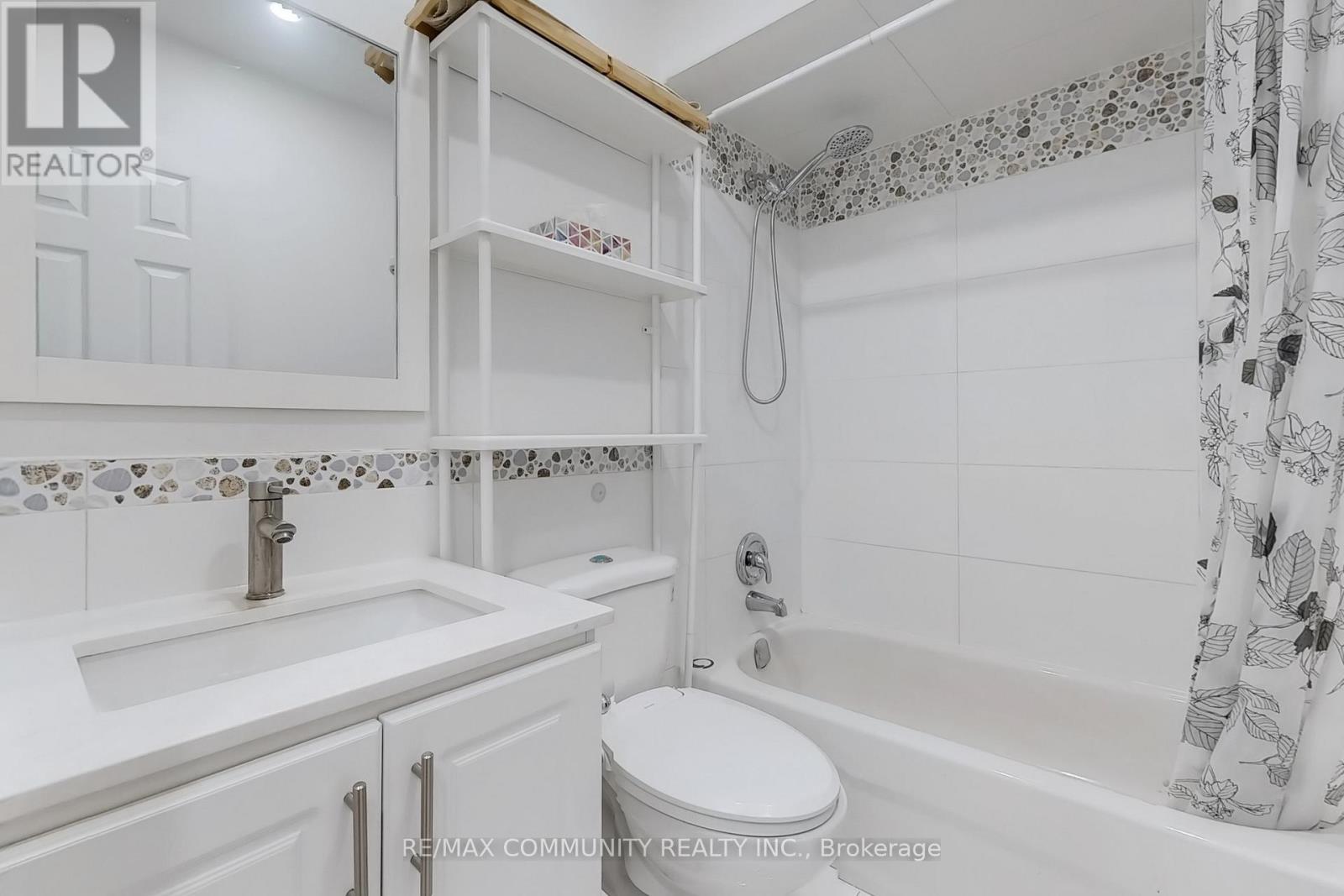 Photo 6 of 65 Creditstone Road, Brampton ON