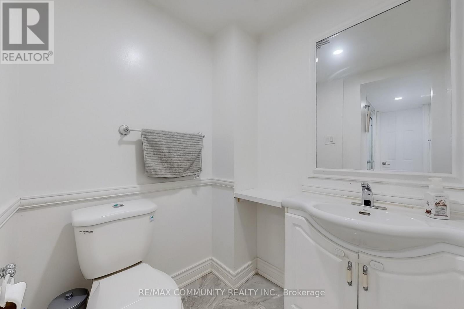 Photo 24 of 65 Creditstone Road, Brampton ON