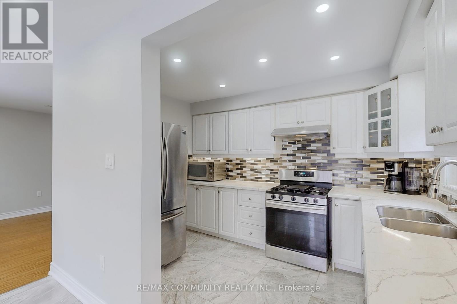 Photo 32 of 65 Creditstone Road, Brampton ON