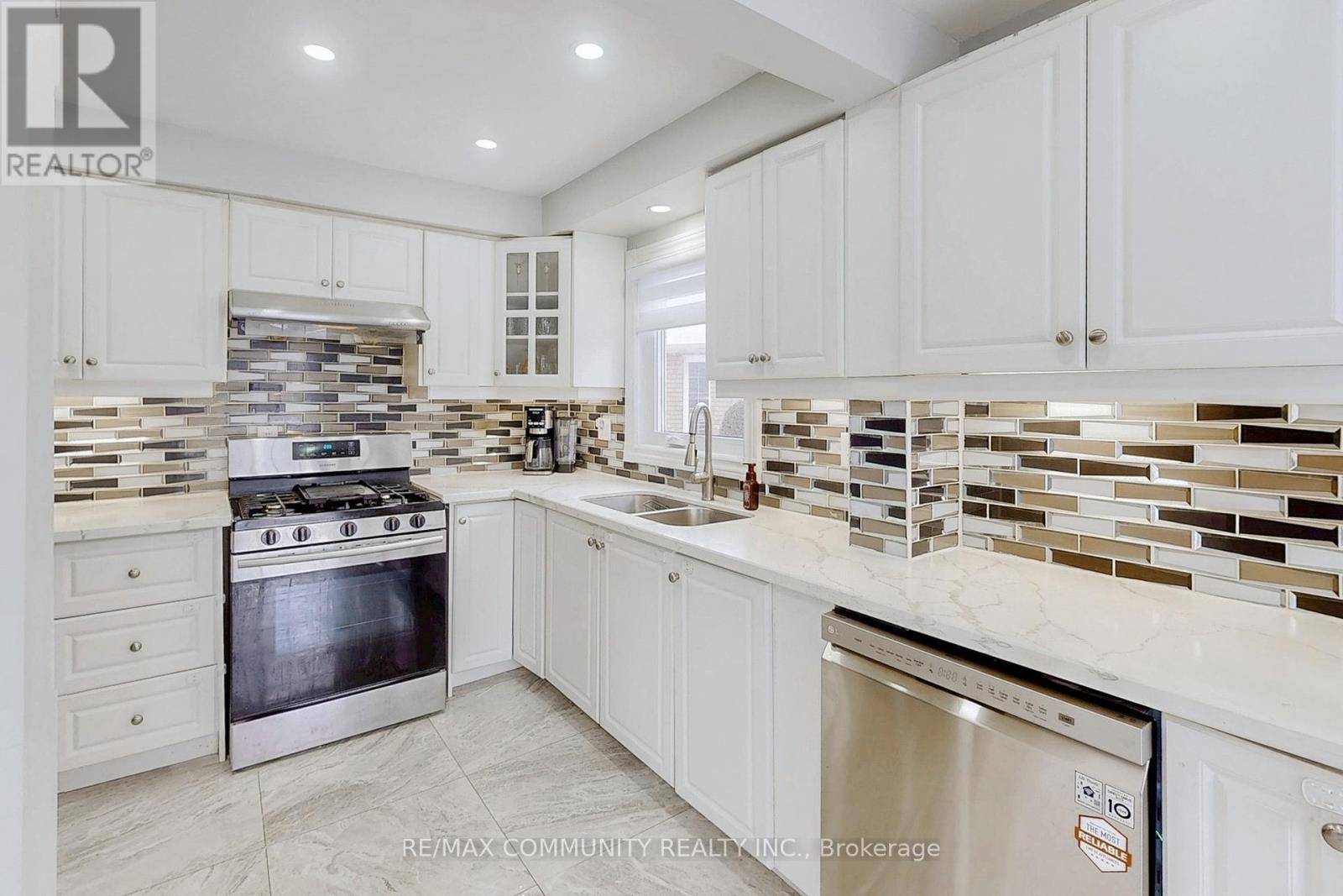 Photo 7 of 65 Creditstone Road, Brampton ON
