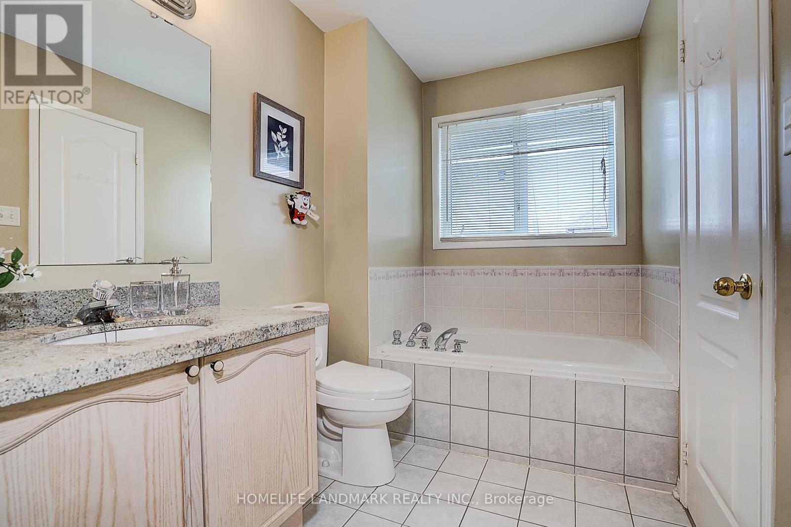 Photo 21 of 46 Elmrill Road, Markham ON