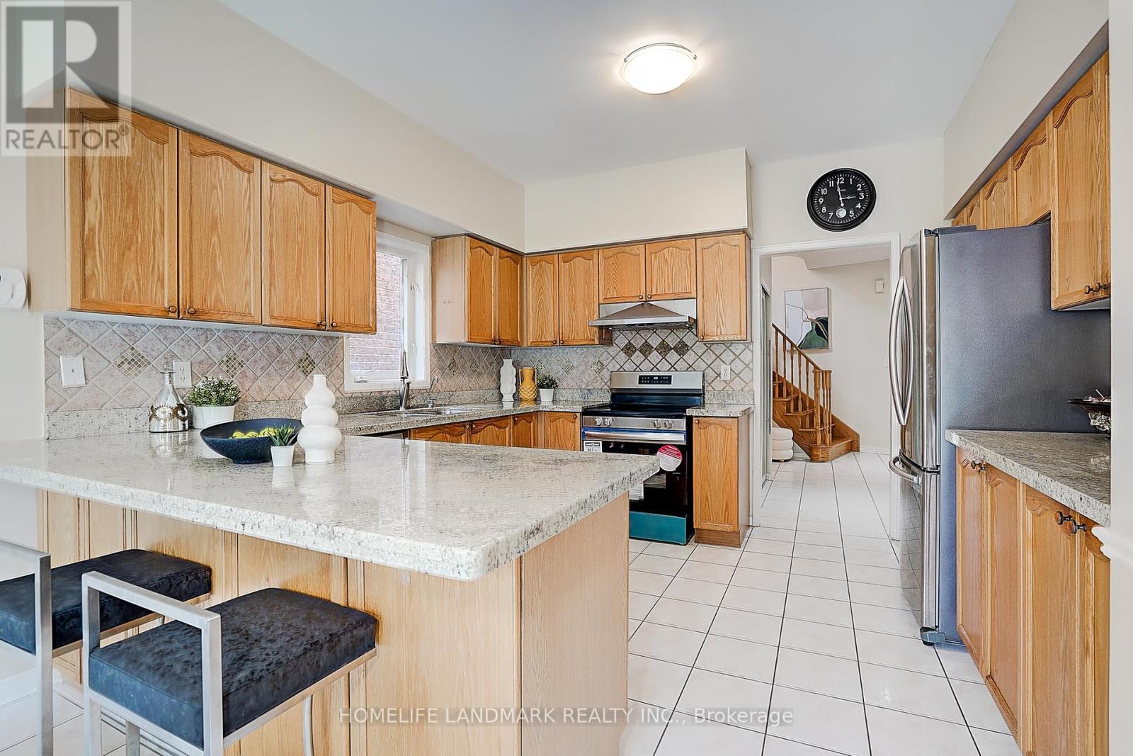 Photo 9 of 46 Elmrill Road, Markham ON