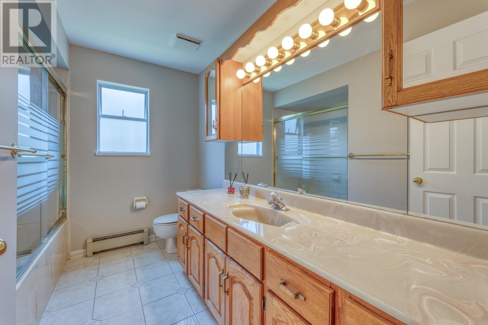 Photo 13 of 4930 Venables Street, Burnaby BC