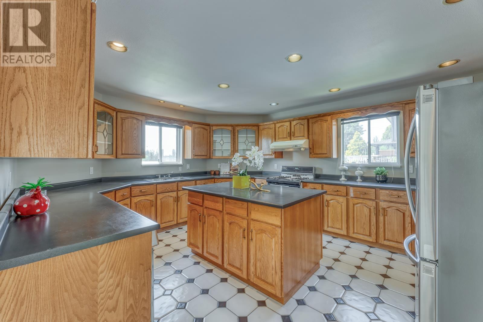 Photo 6 of 4930 Venables Street, Burnaby BC