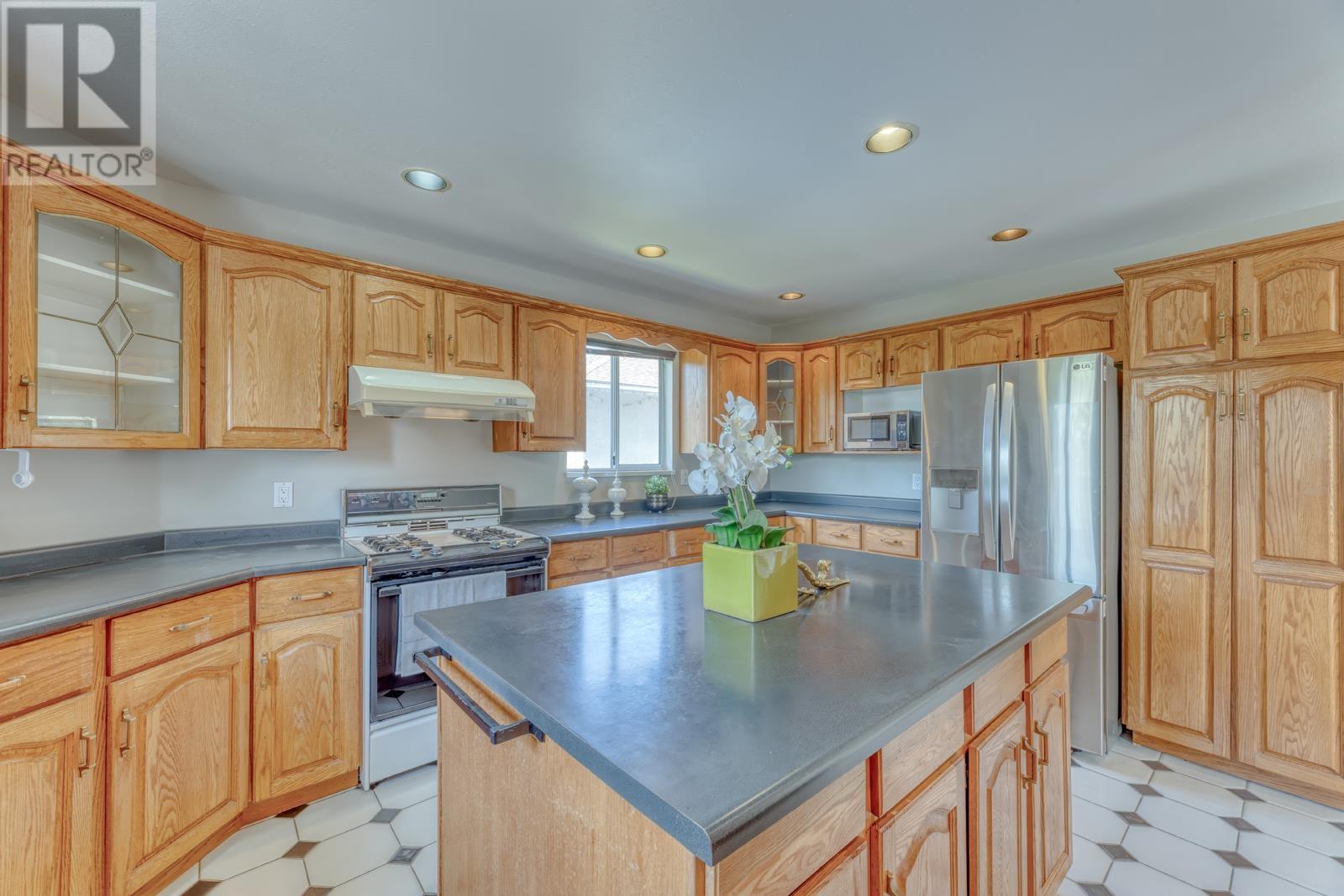 Photo 7 of 4930 Venables Street, Burnaby BC