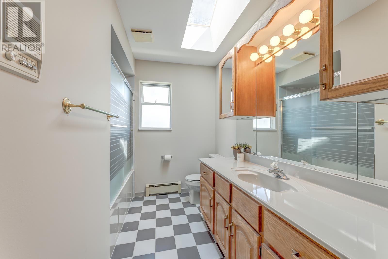 Photo 19 of 4930 Venables Street, Burnaby BC