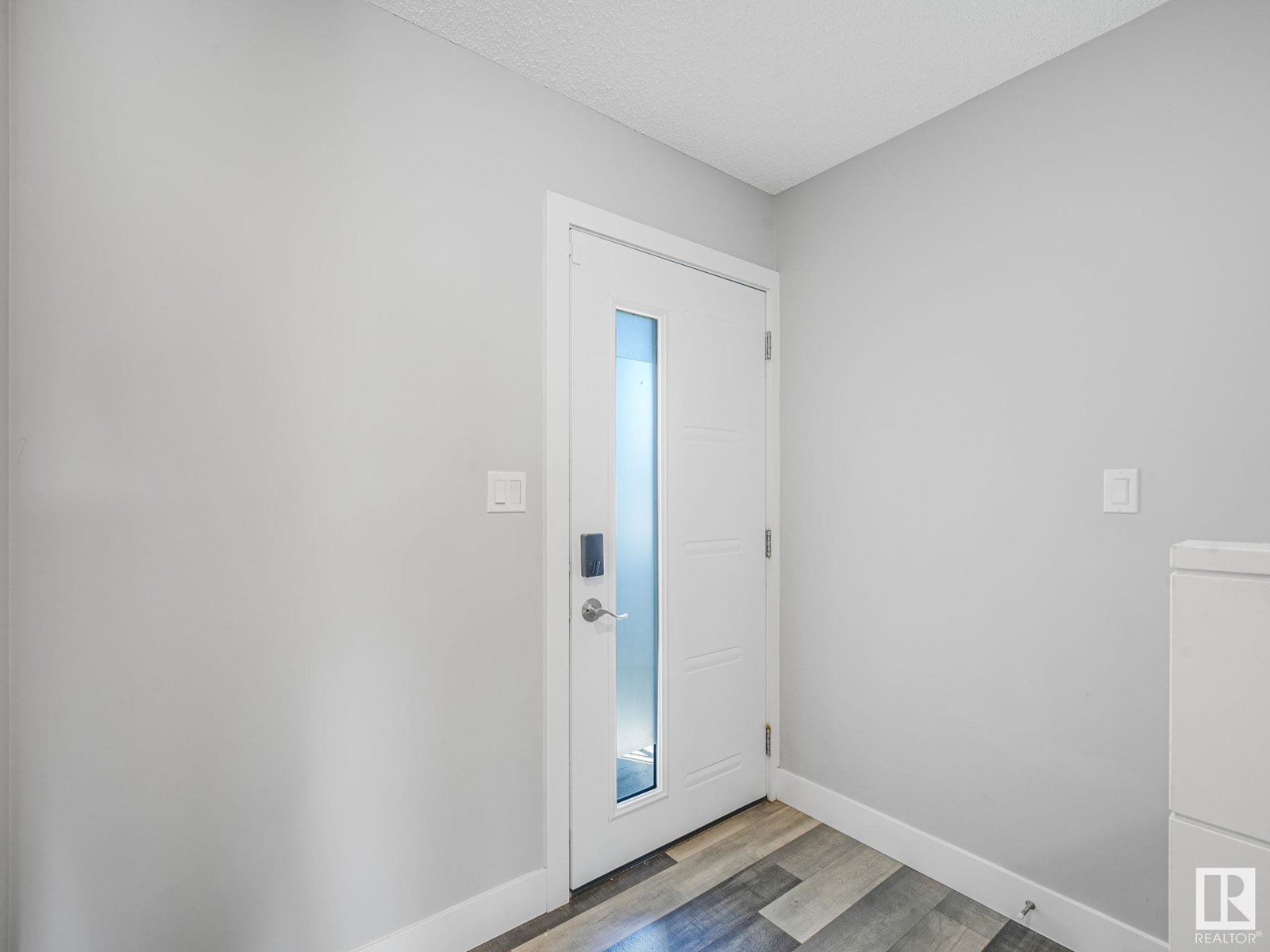Photo 14 of 5810 66 St, Beaumont AB