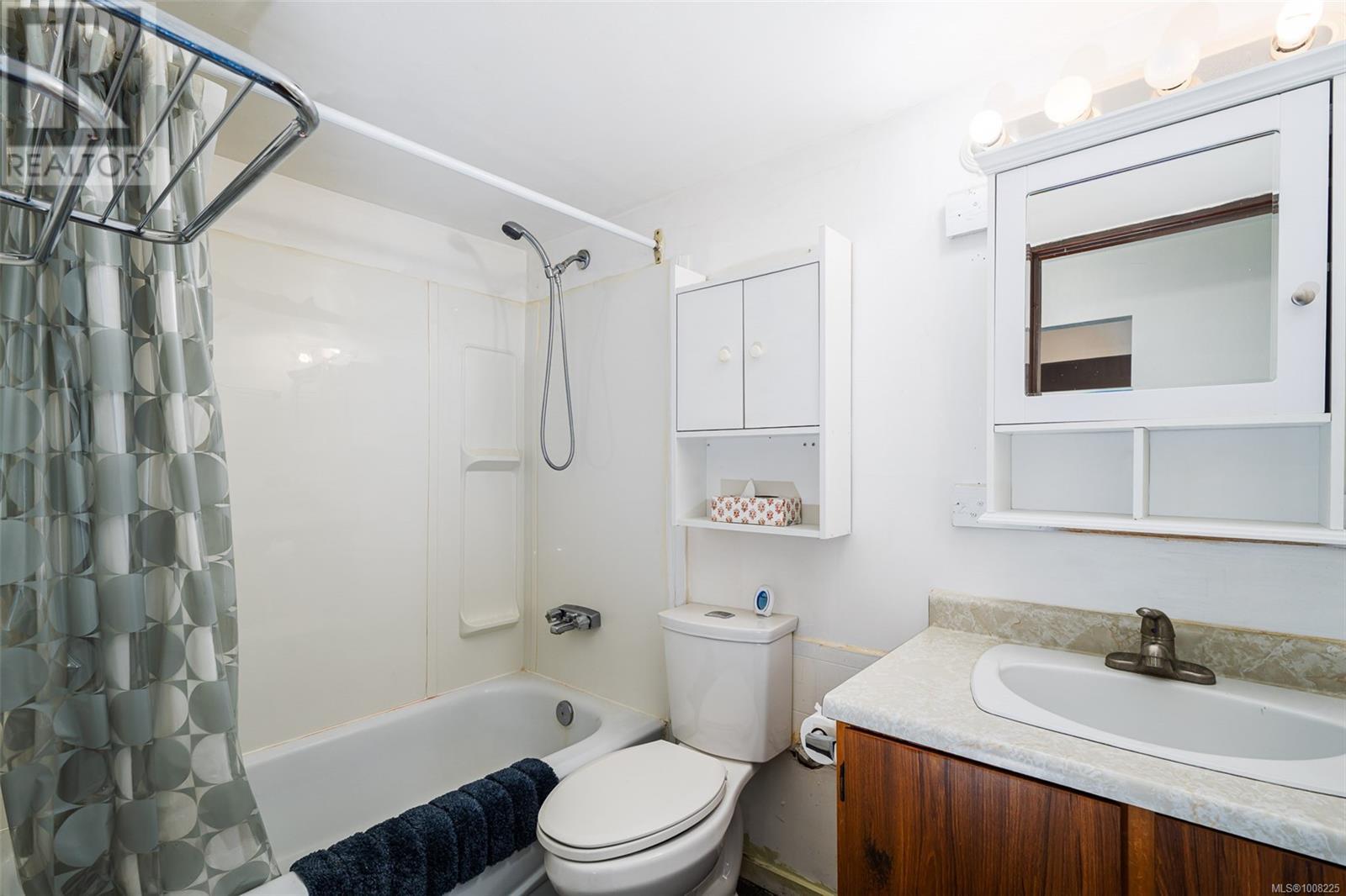 Photo 14 of 106 611 Macmillan Dr, Sayward BC