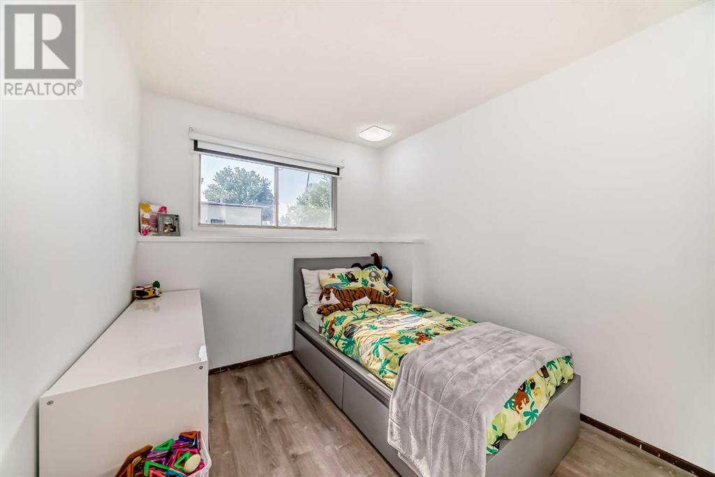 Single Family House Bi-level for Sale in  Pinehill Road NE Pineridge Calgary 
