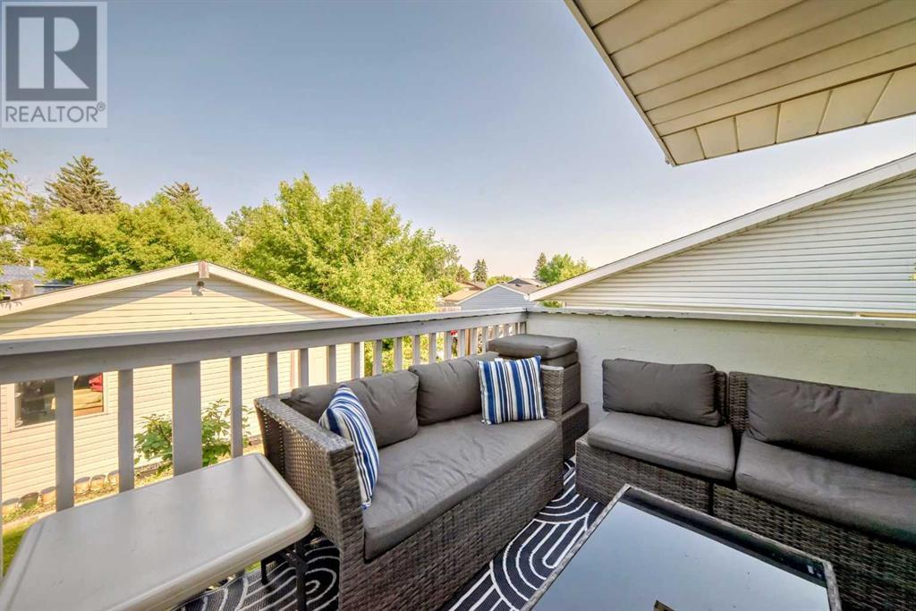 Single Family House Bi-level for Sale in  Pinehill Road NE Pineridge Calgary 