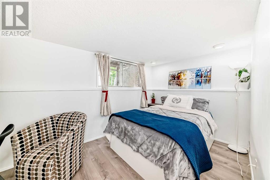 Single Family House Bi-level for Sale in  Pinehill Road NE Pineridge Calgary 