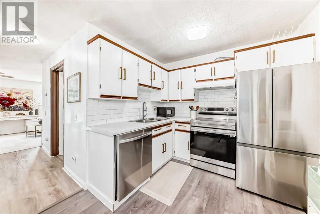Single Family House Bi-level for Sale in  Pinehill Road NE Pineridge Calgary 