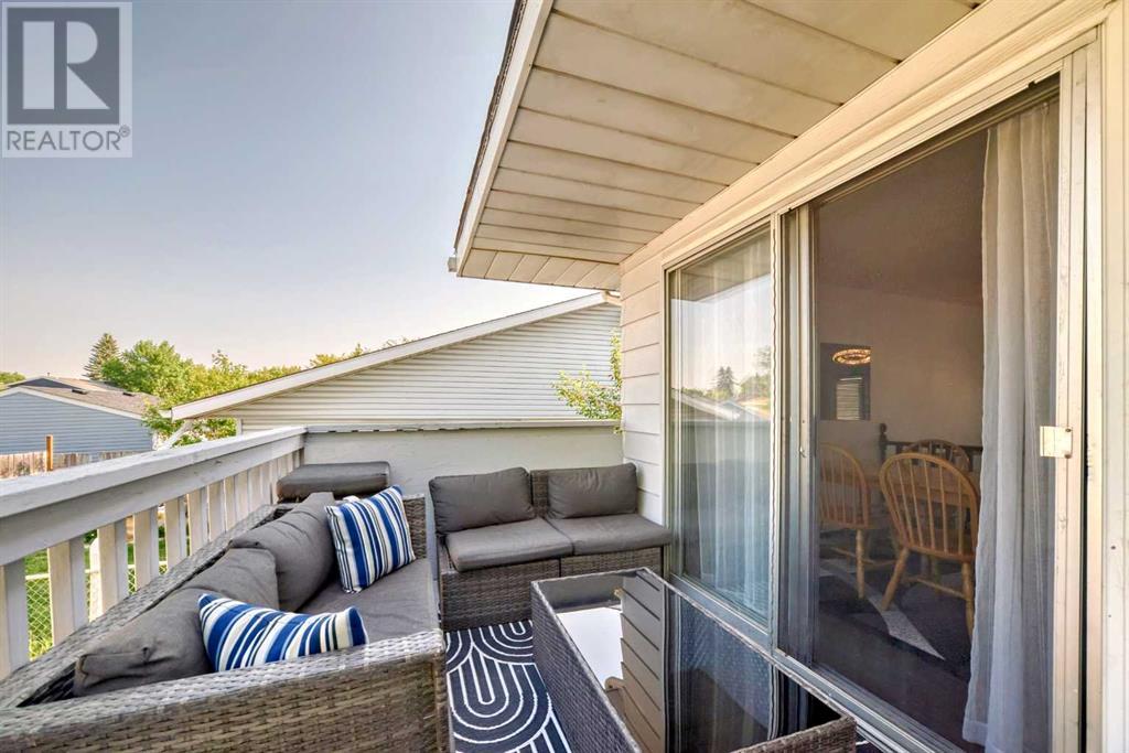 Single Family House Bi-level for Sale in  Pinehill Road NE Pineridge Calgary 