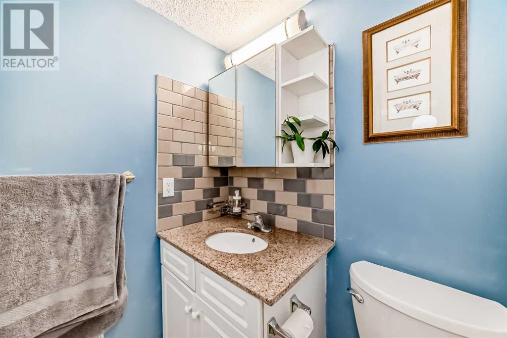 Single Family House Bi-level for Sale in  Pinehill Road NE Pineridge Calgary 