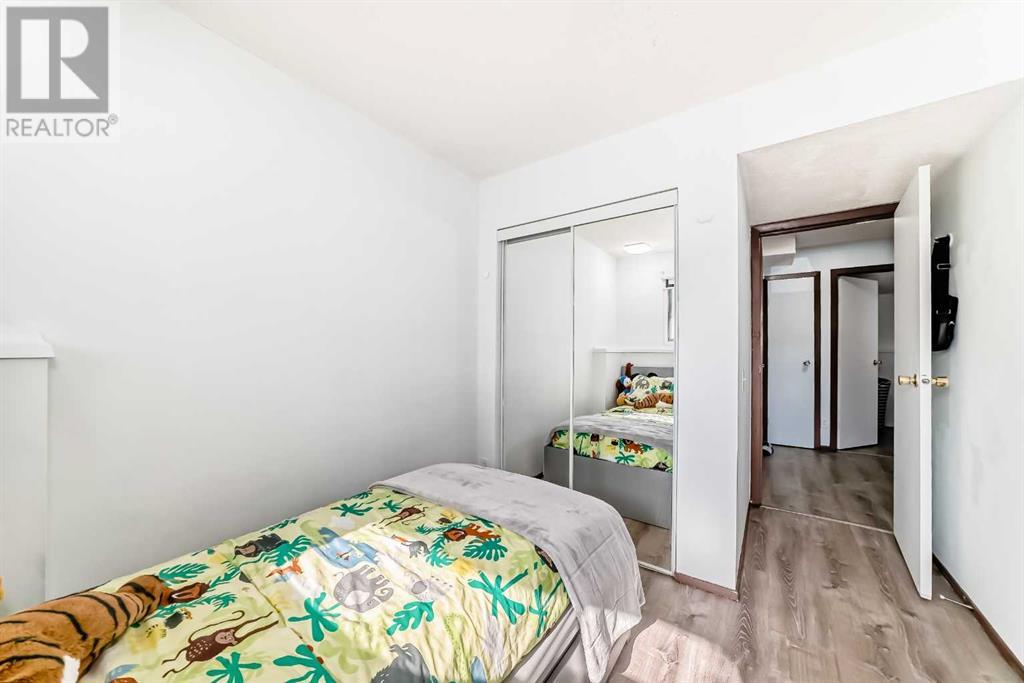 Single Family House Bi-level for Sale in  Pinehill Road NE Pineridge Calgary 