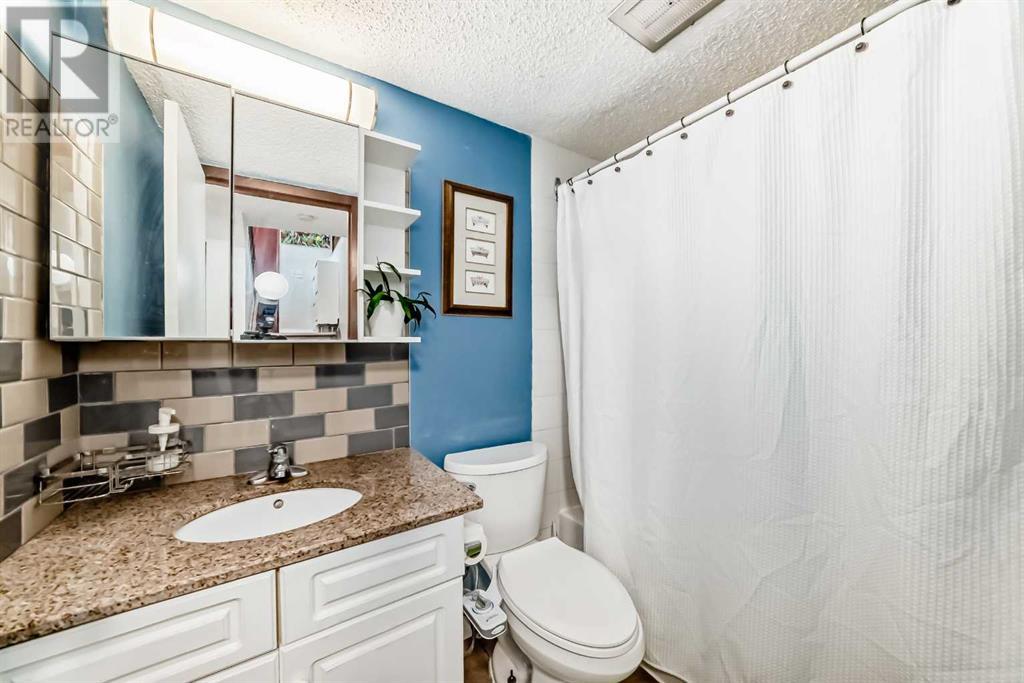 Single Family House Bi-level for Sale in  Pinehill Road NE Pineridge Calgary 