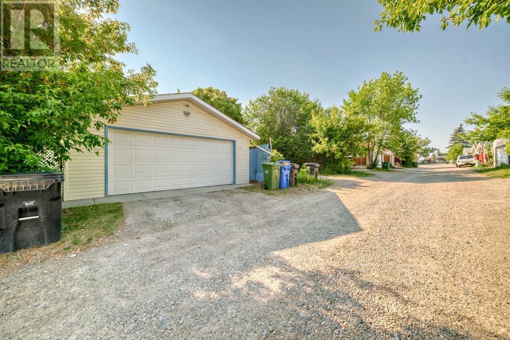 Single Family House Bi-level for Sale in  Pinehill Road NE Pineridge Calgary 