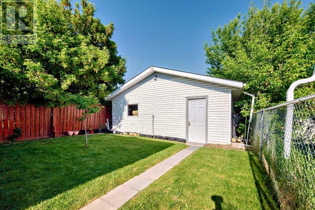 Single Family House Bi-level for Sale in  Pinehill Road NE Pineridge Calgary 