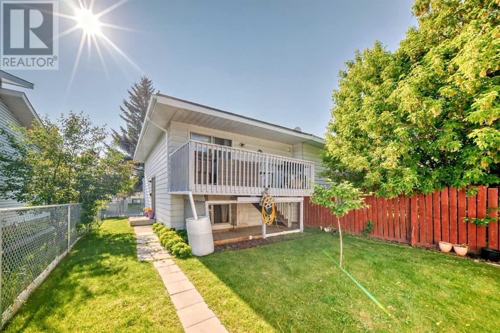 Single Family House Bi-level for Sale in  Pinehill Road NE Pineridge Calgary 