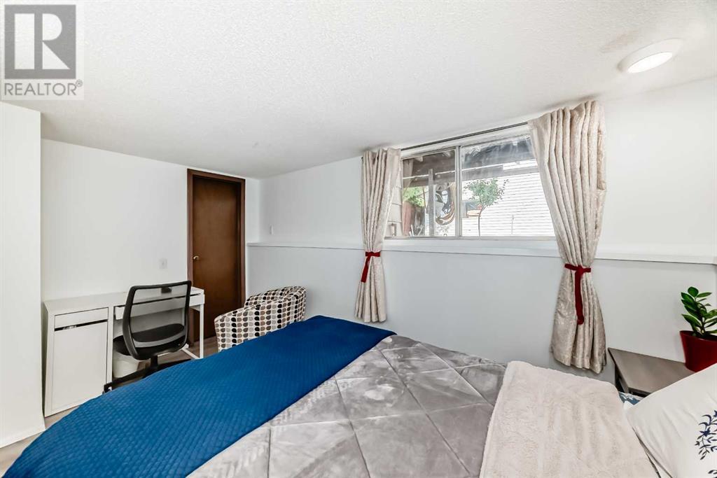 Single Family House Bi-level for Sale in  Pinehill Road NE Pineridge Calgary 