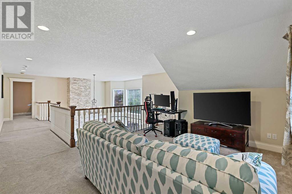Single Family House for Sale in  Slopeview Drive SW Springbank Hill Calgary 