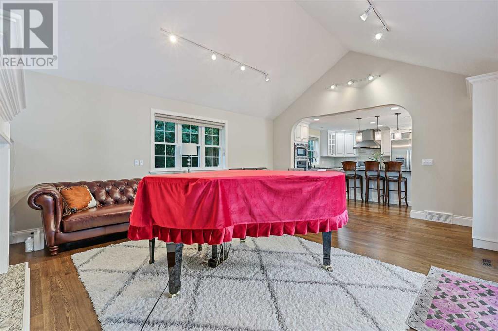 Single Family House for Sale in  Slopeview Drive SW Springbank Hill Calgary 