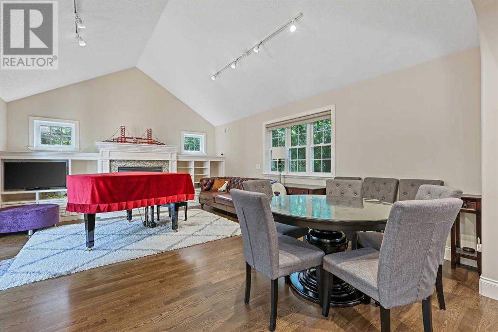 Single Family House for Sale in  Slopeview Drive SW Springbank Hill Calgary 