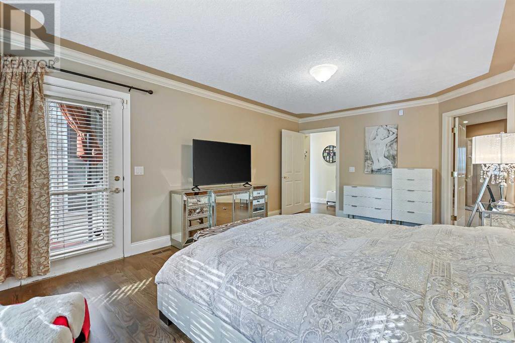 Single Family House for Sale in  Slopeview Drive SW Springbank Hill Calgary 